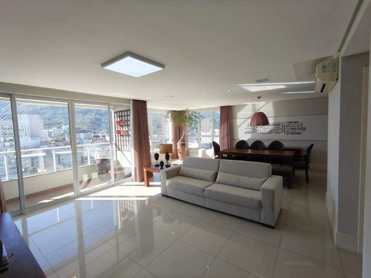 Apartamento para aluguel no Centro: 