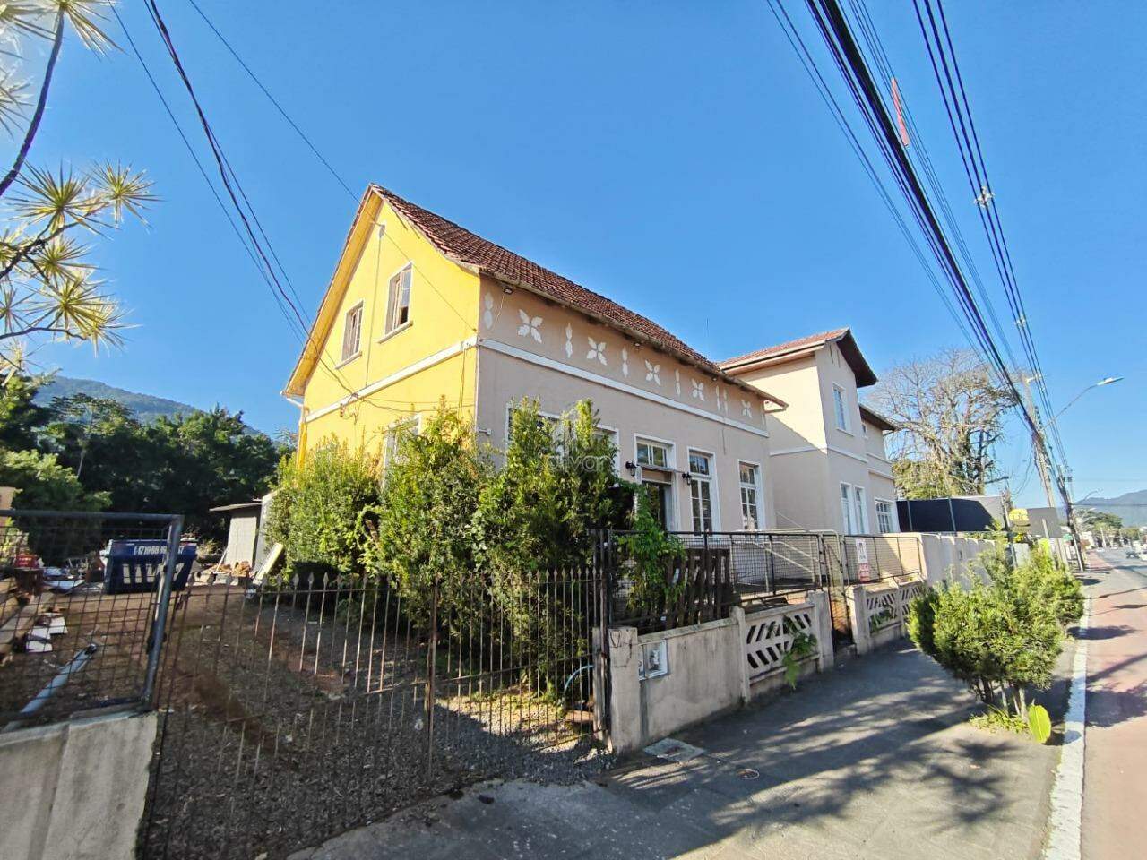 Casa comercial para aluguel no Centro: 