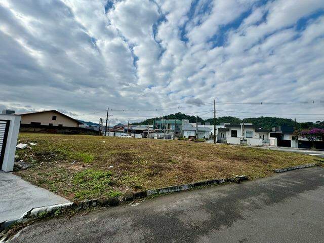 Terreno à venda no Três Rios do Sul: 