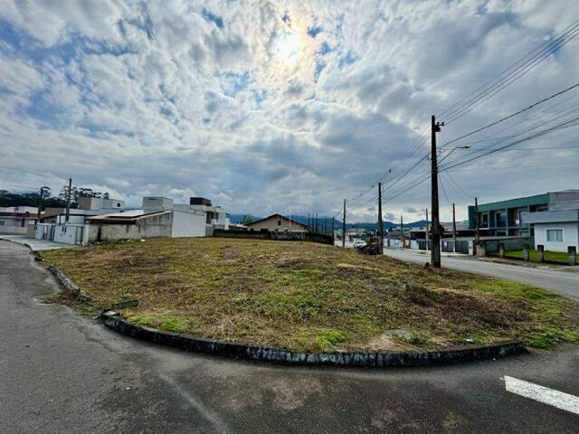Terreno à venda no Três Rios do Sul: 