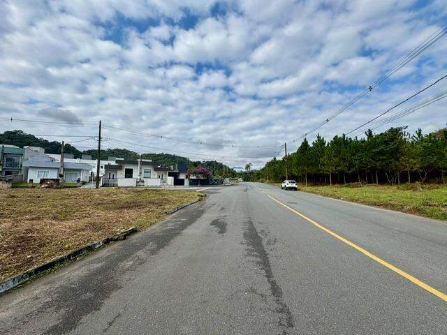 Terreno à venda no Três Rios do Sul: 