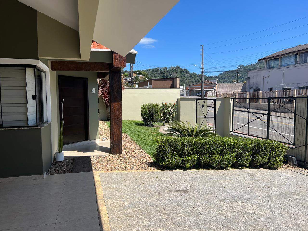Casa à venda no Jaraguá 99: 