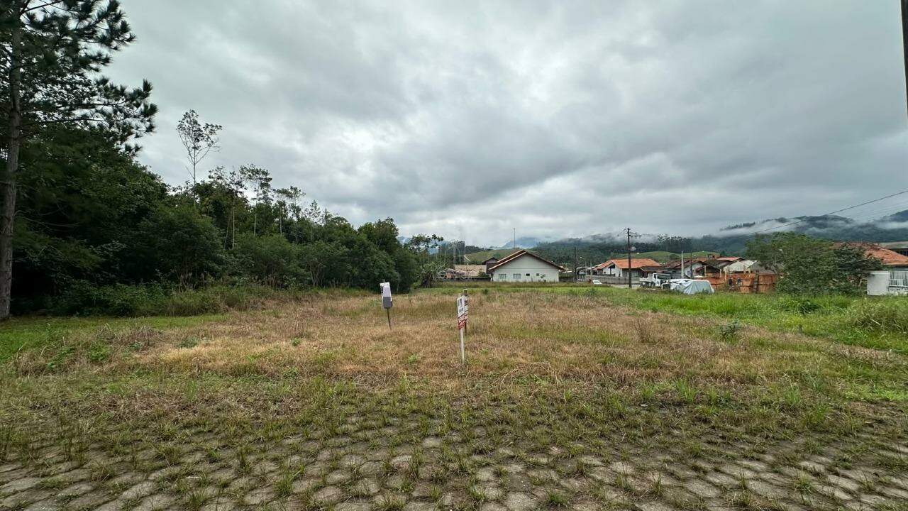 Terreno à venda no Rio Da Luz: 