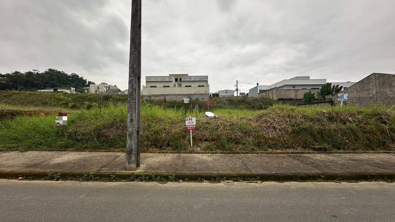 Terreno à venda no Barra do Rio Cerro: 
