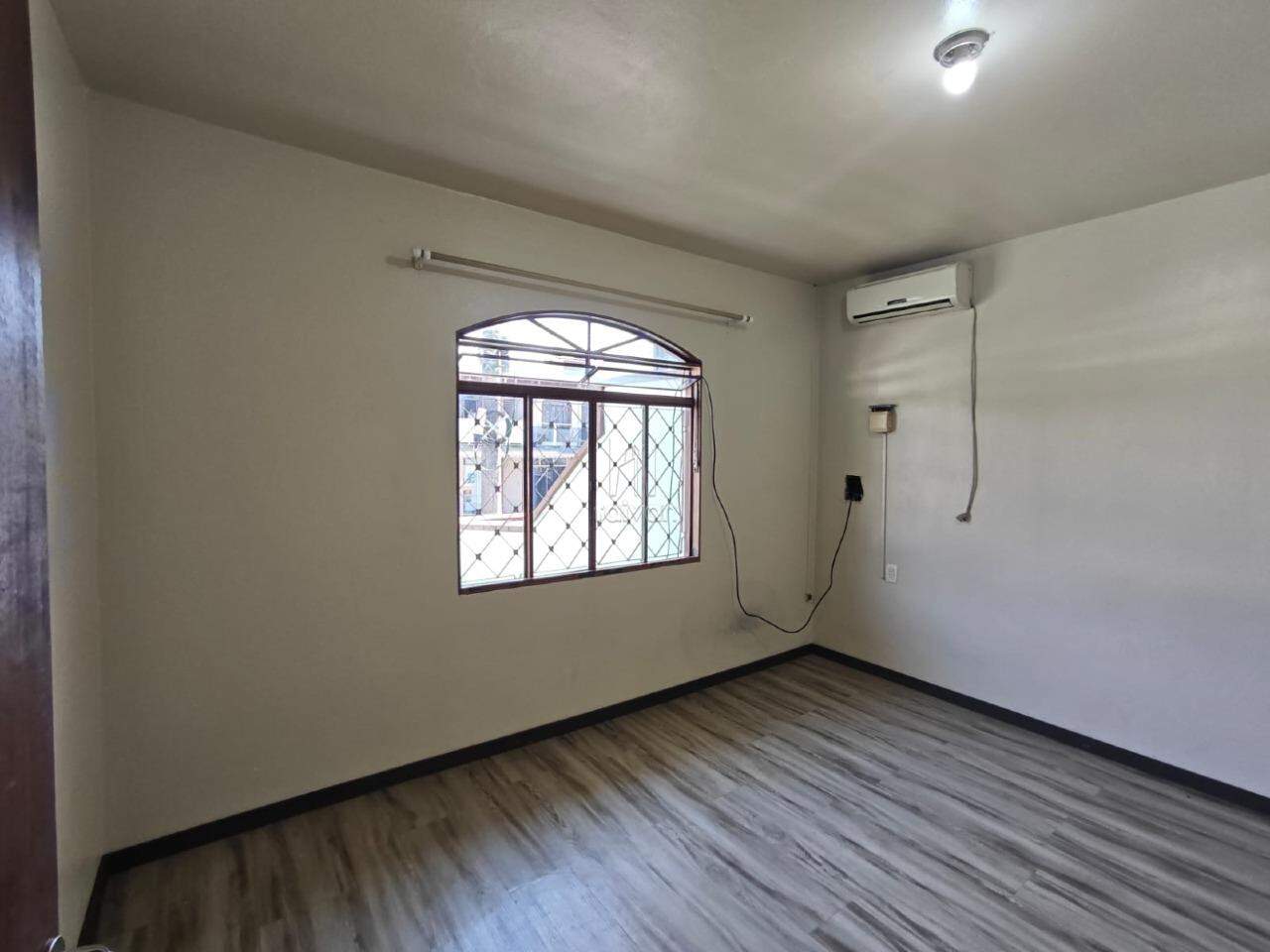 Casa para aluguel no Tifa Martins: 