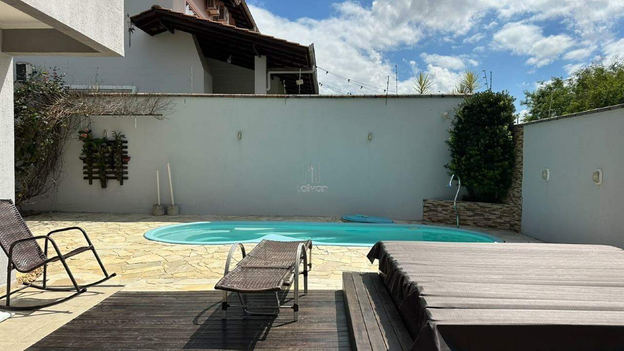 Casa à venda no Jaraguá Esquerdo: 