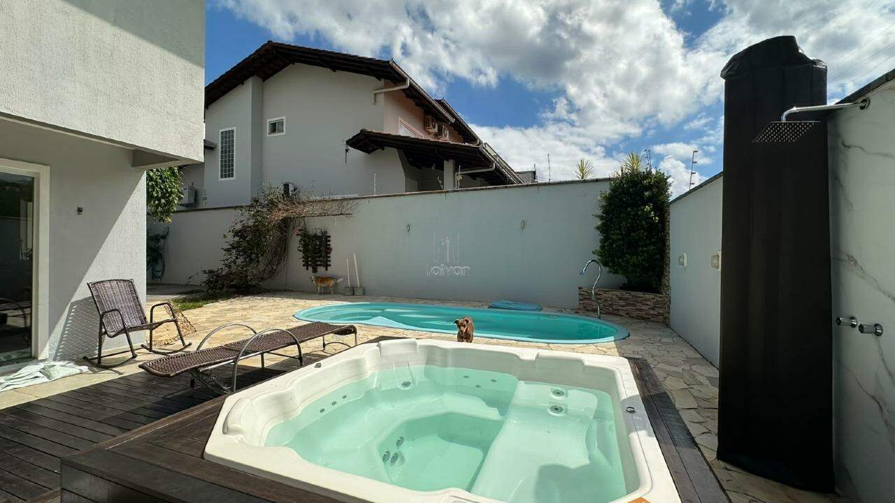 Casa à venda no Jaraguá Esquerdo: 