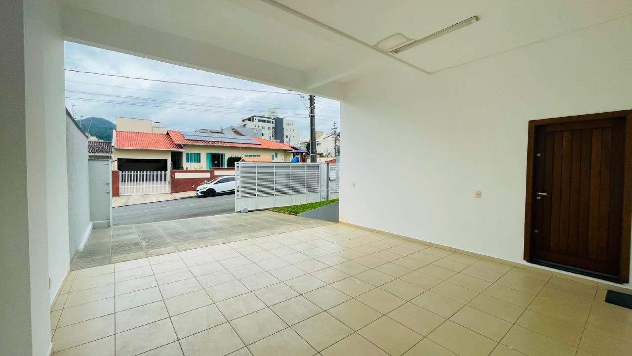 Casa para aluguel no Jaraguá Esquerdo: 