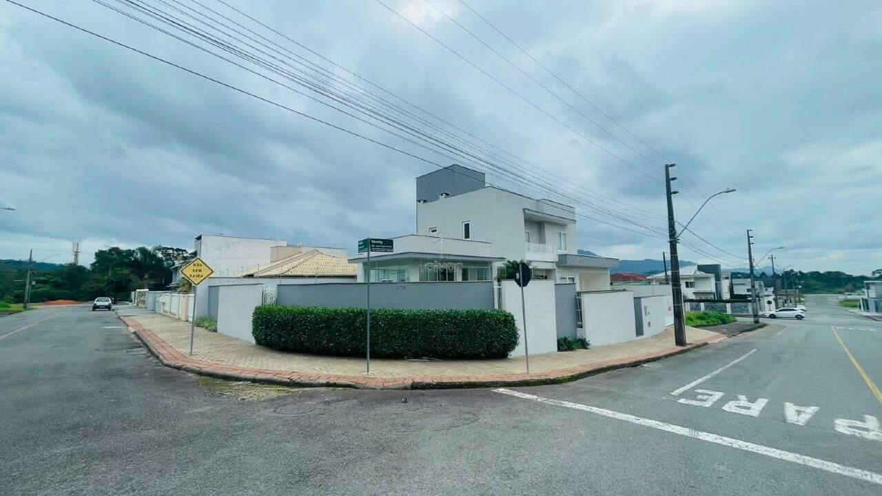 Casa para aluguel no Jaraguá Esquerdo: 