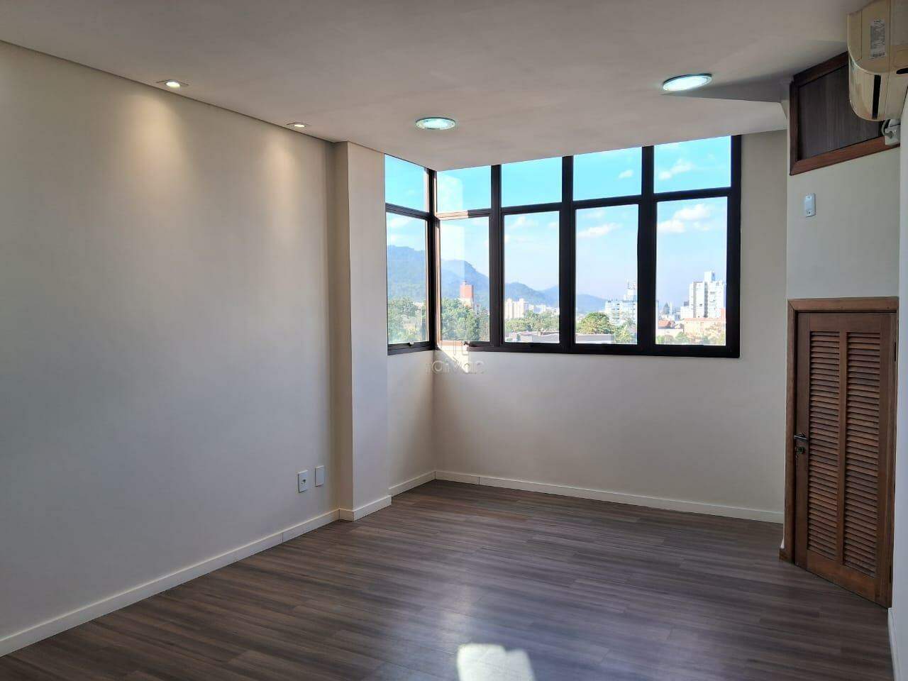 Sala Comercial para aluguel no Centro: 