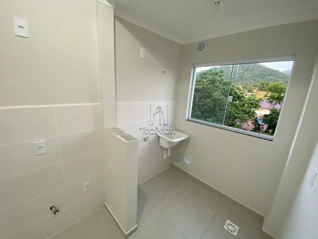 Apartamento para aluguel no Barra do Rio Cerro: 