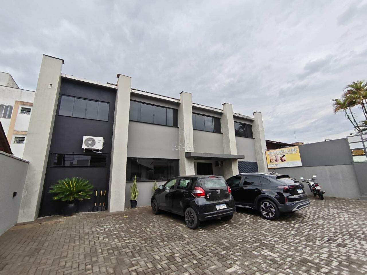 Sala Comercial para aluguel no Czerniewicz: 