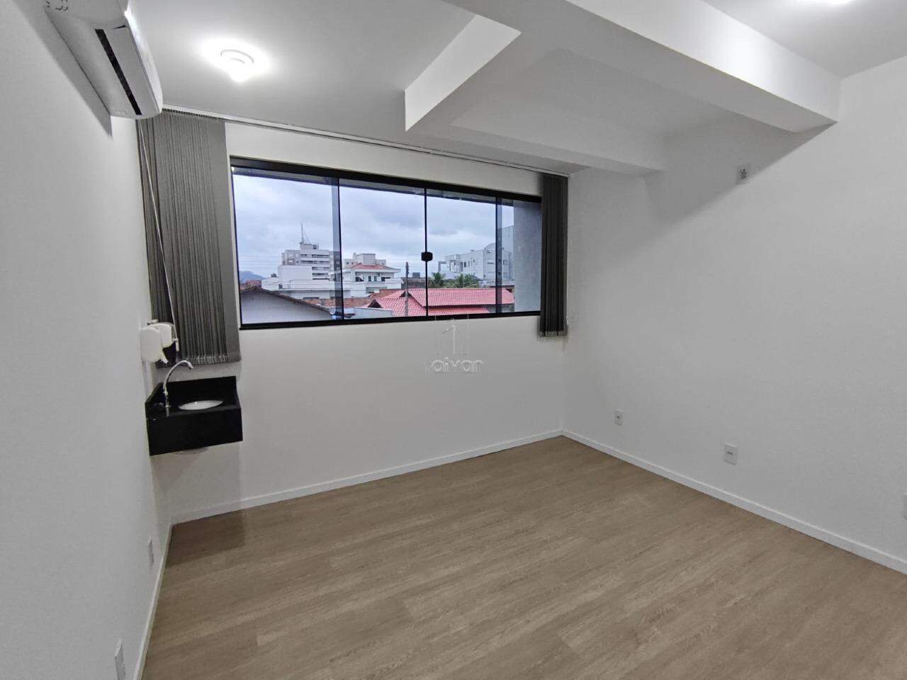 Sala Comercial para aluguel no Czerniewicz: 