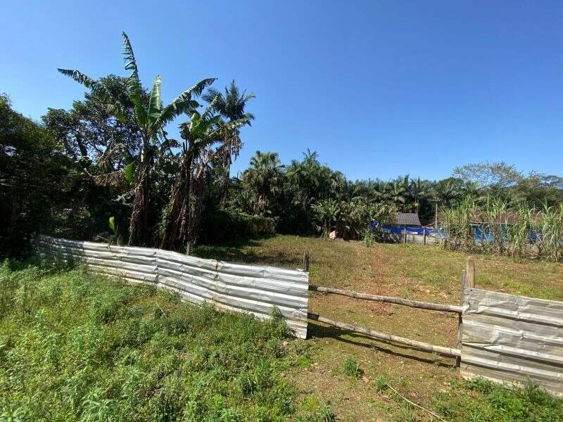 Terreno à venda no Rio da Luz: 