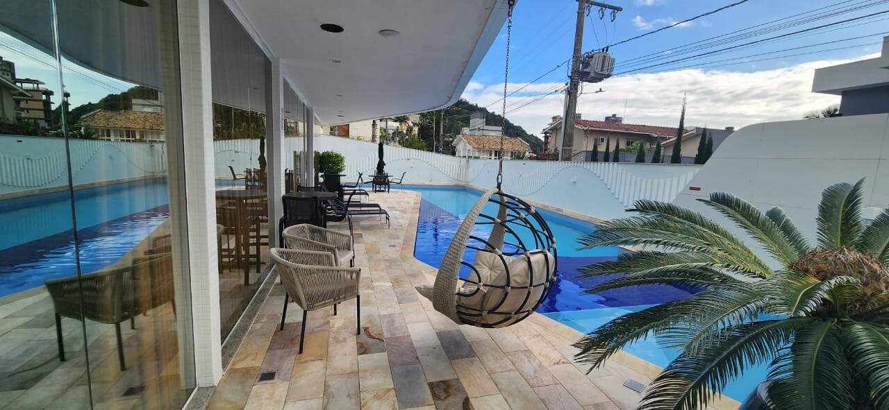 Cobertura à venda no Cabeçudas: 