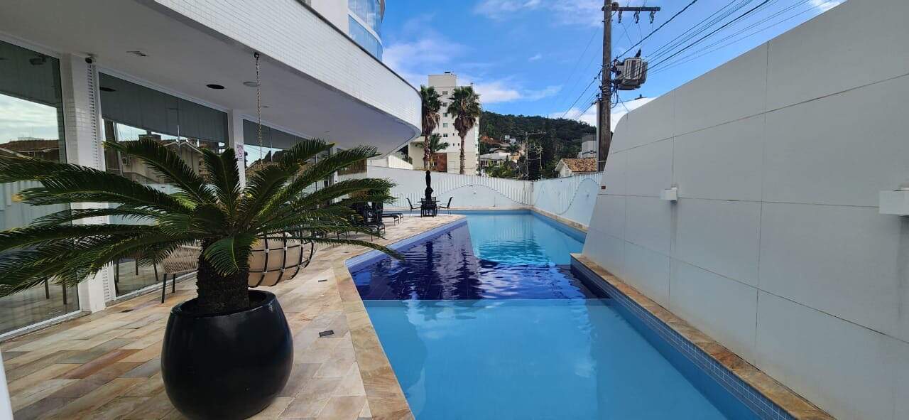 Cobertura à venda no Cabeçudas: 