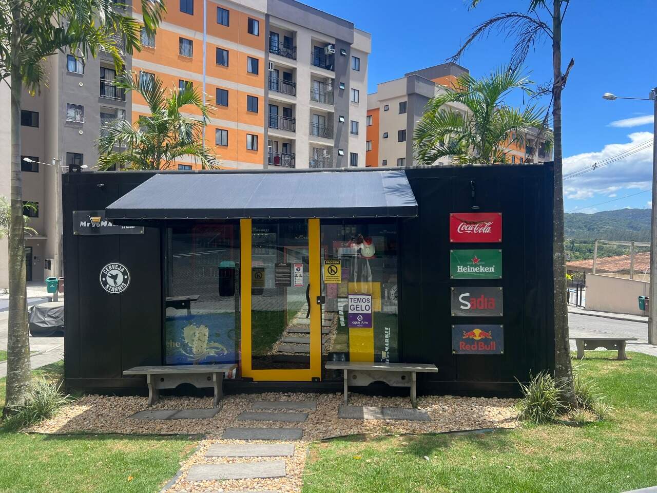 Apartamento à venda no Ilha da Figueira: Mercadinho 24 horas