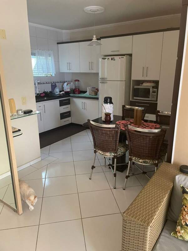 Apartamento à venda no Barra do Rio Cerro: 