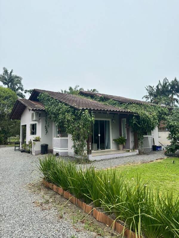 Casa à venda no Braço do sul: 