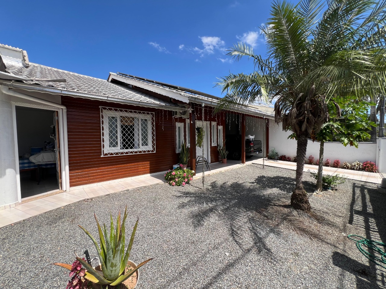 Casa à venda no Água Verde: CASA BELÍSSIMA DE FRENTE 