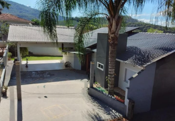 Casa à venda no Jaraguá 84: 