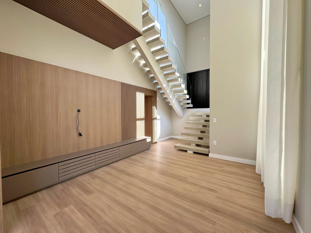 Casa para aluguel no Jaraguá Esquerdo: 