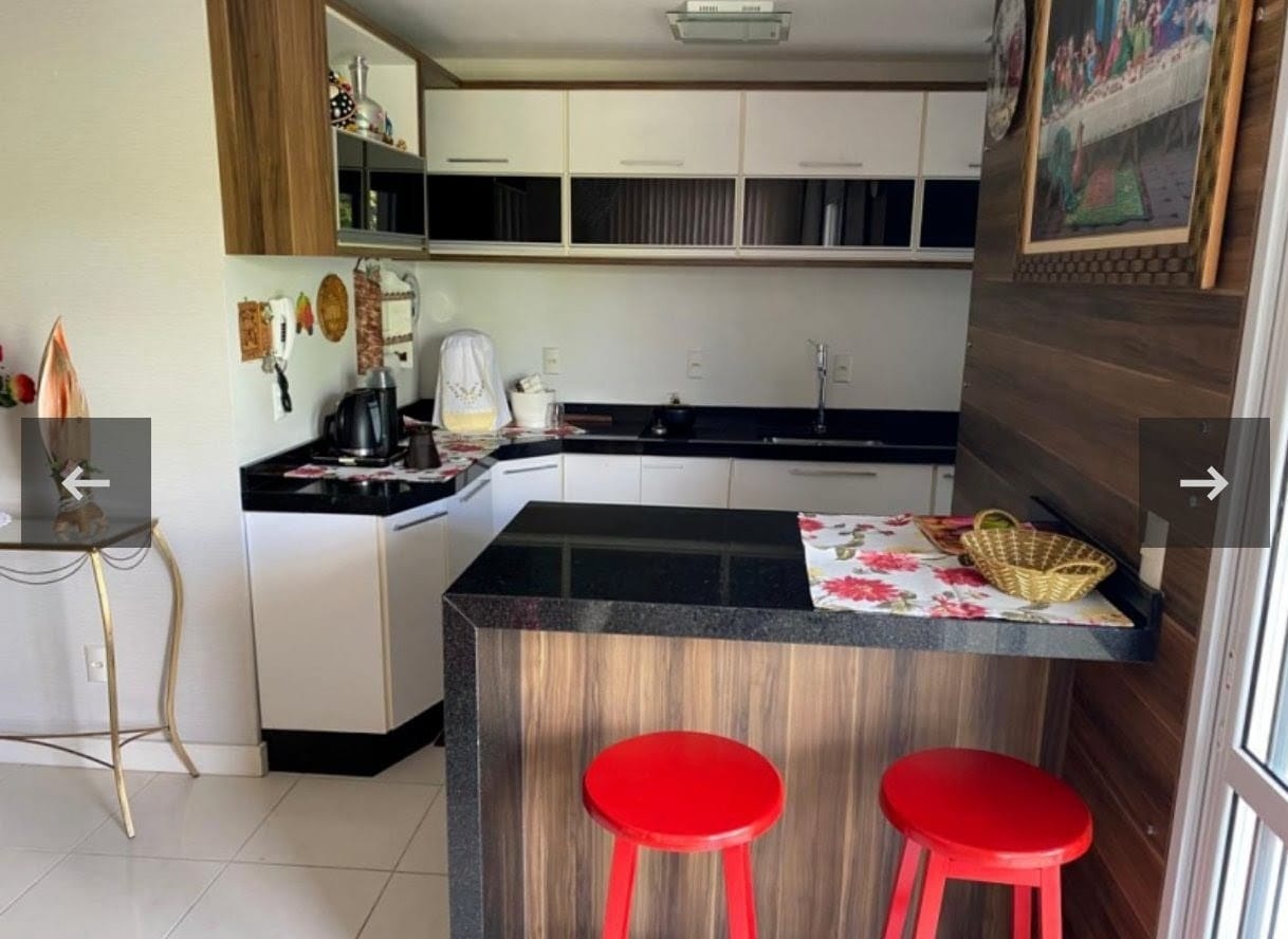 Apartamento à venda no Barra do Rio Cerro: 