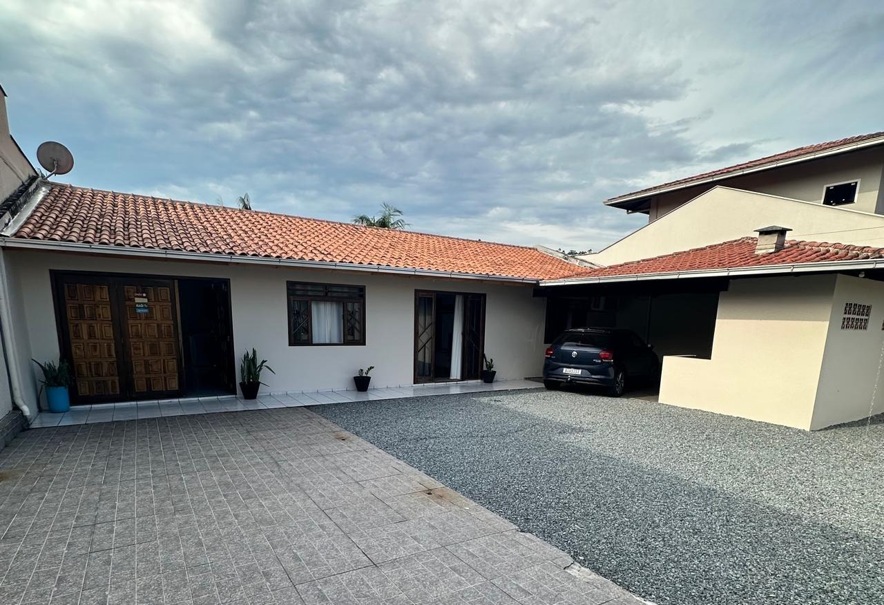 Casa à venda no Barra do Rio Cerro: 