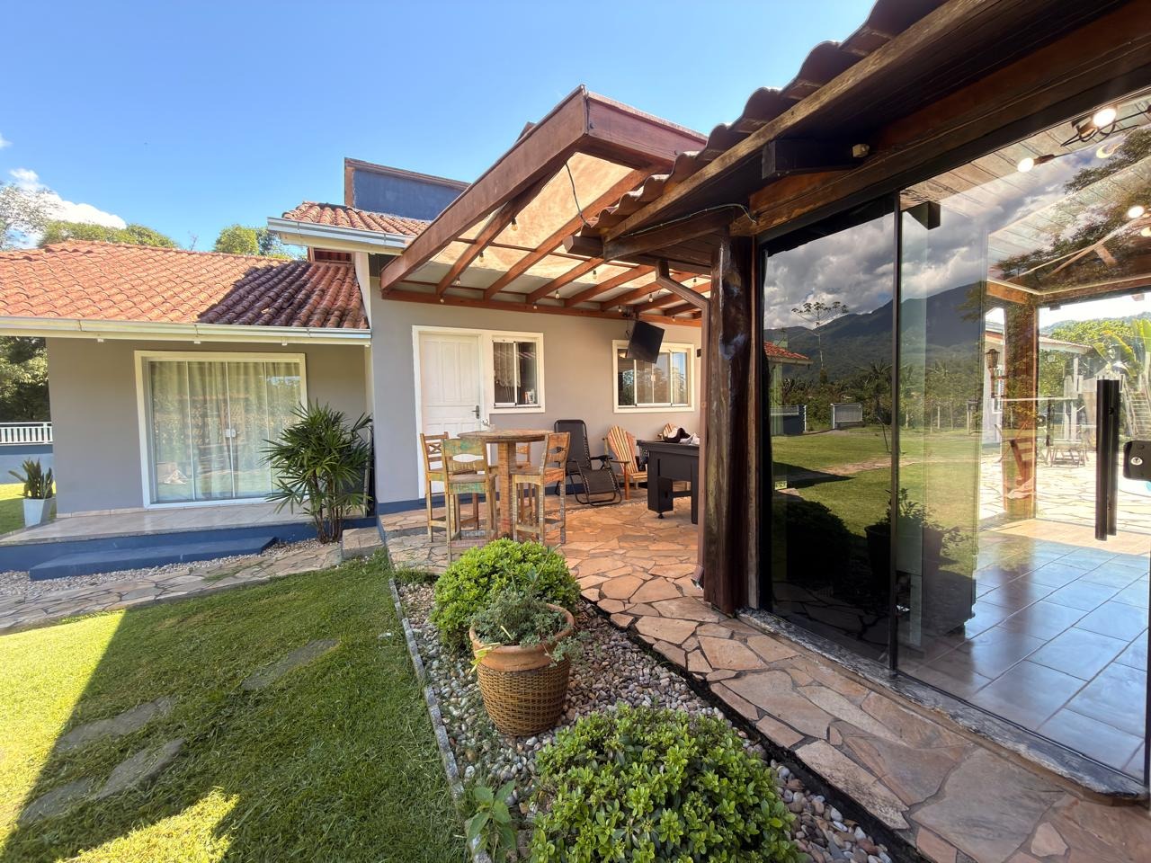 Casa à venda no Bracinho: 