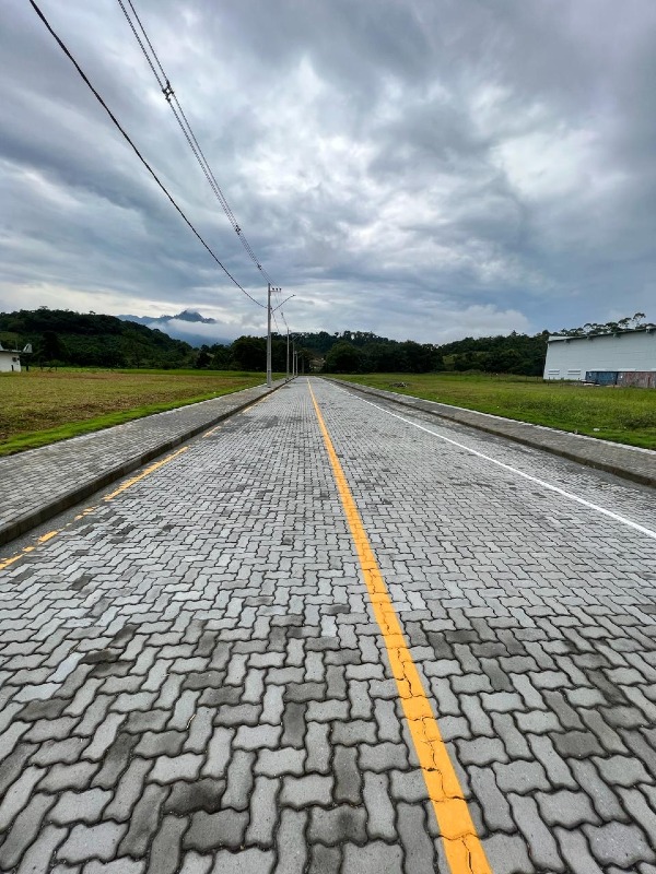 Terreno à venda no Rio da Luz: 