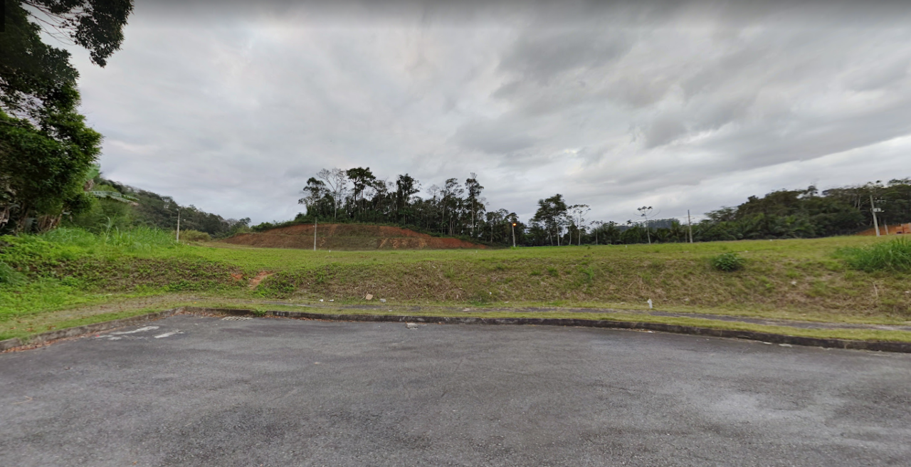 Terreno à venda no Barra do Rio Cerro: 