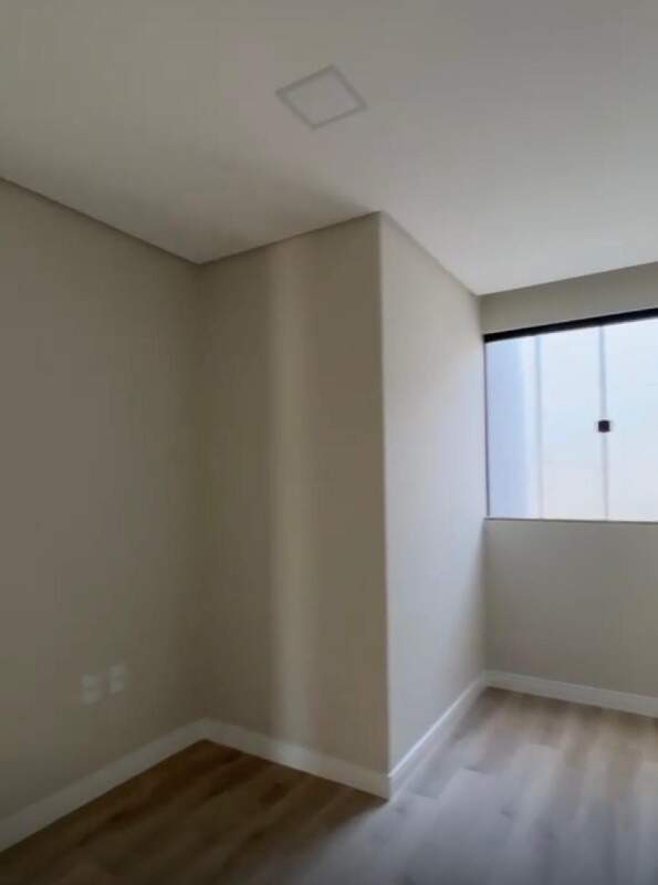  Sobrado à venda no Barra do Rio Cerro: 