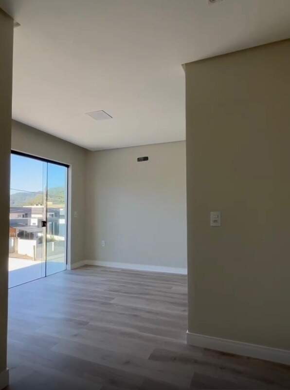  Sobrado à venda no Barra do Rio Cerro: 