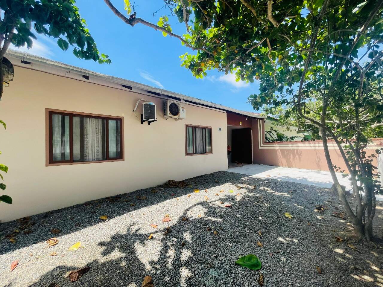 Casa à venda no Praia do Ervino: 