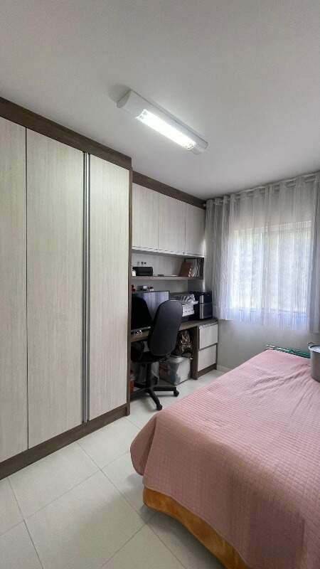 Apartamento à venda no Barra do Rio Cerro: 