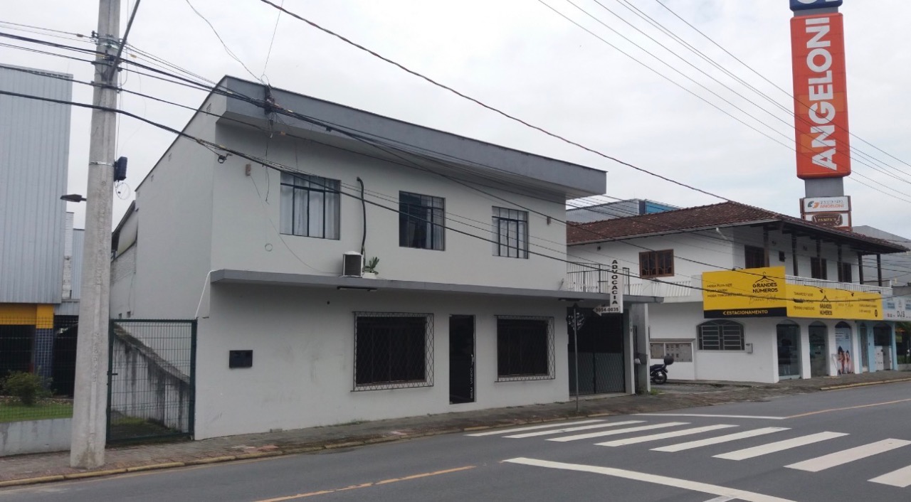  Sobrado à venda no Centro: 