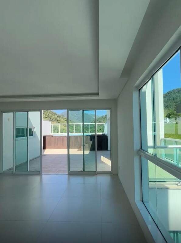 Cobertura à venda no Barra do Rio Molha: 