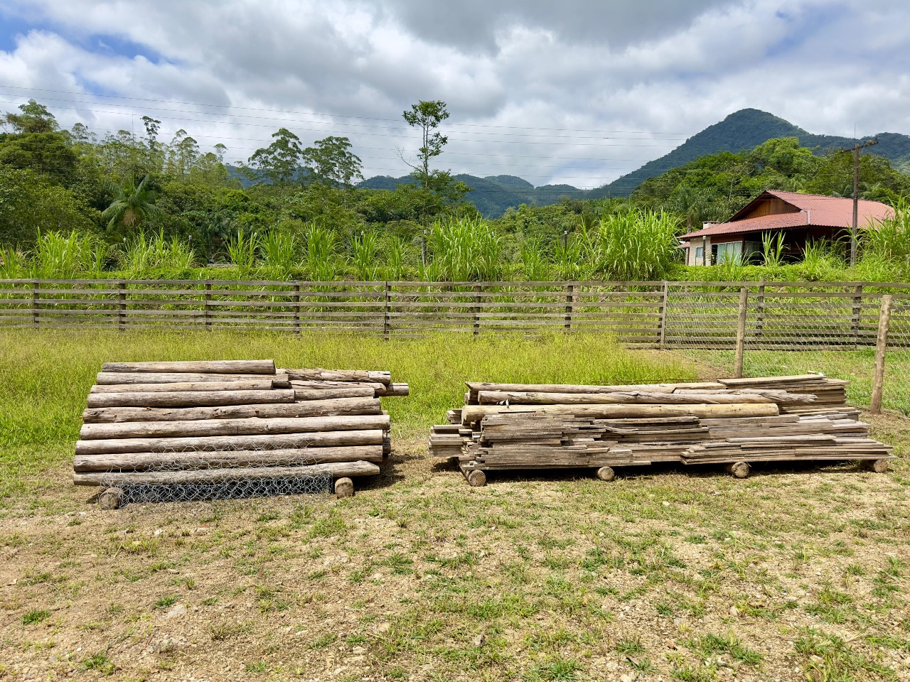 Sitio/Chácara à venda no Rio da Luz: Material que ficará na propriedade
