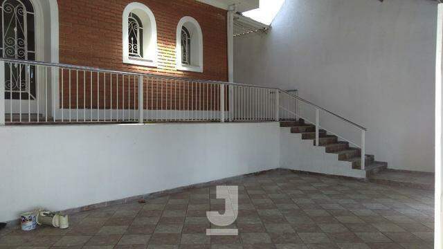 Casa à venda com 3 quartos, 100m² - Foto 1