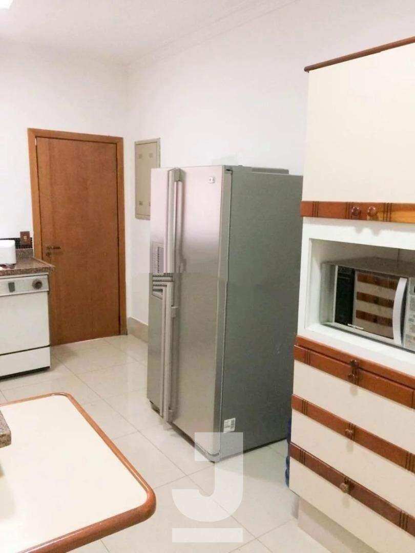 Casa à venda com 3 quartos, 230m² - Foto 8