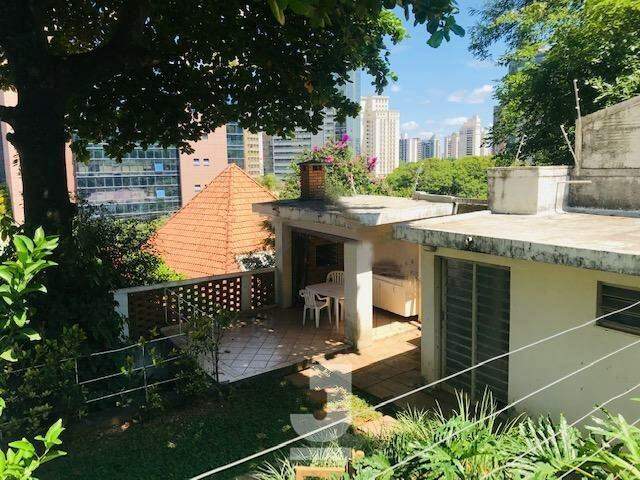 Casa à venda com 8 quartos, 300m² - Foto 6