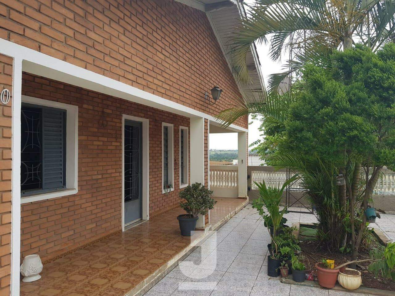 Casa à venda com 3 quartos, 250m² - Foto 1