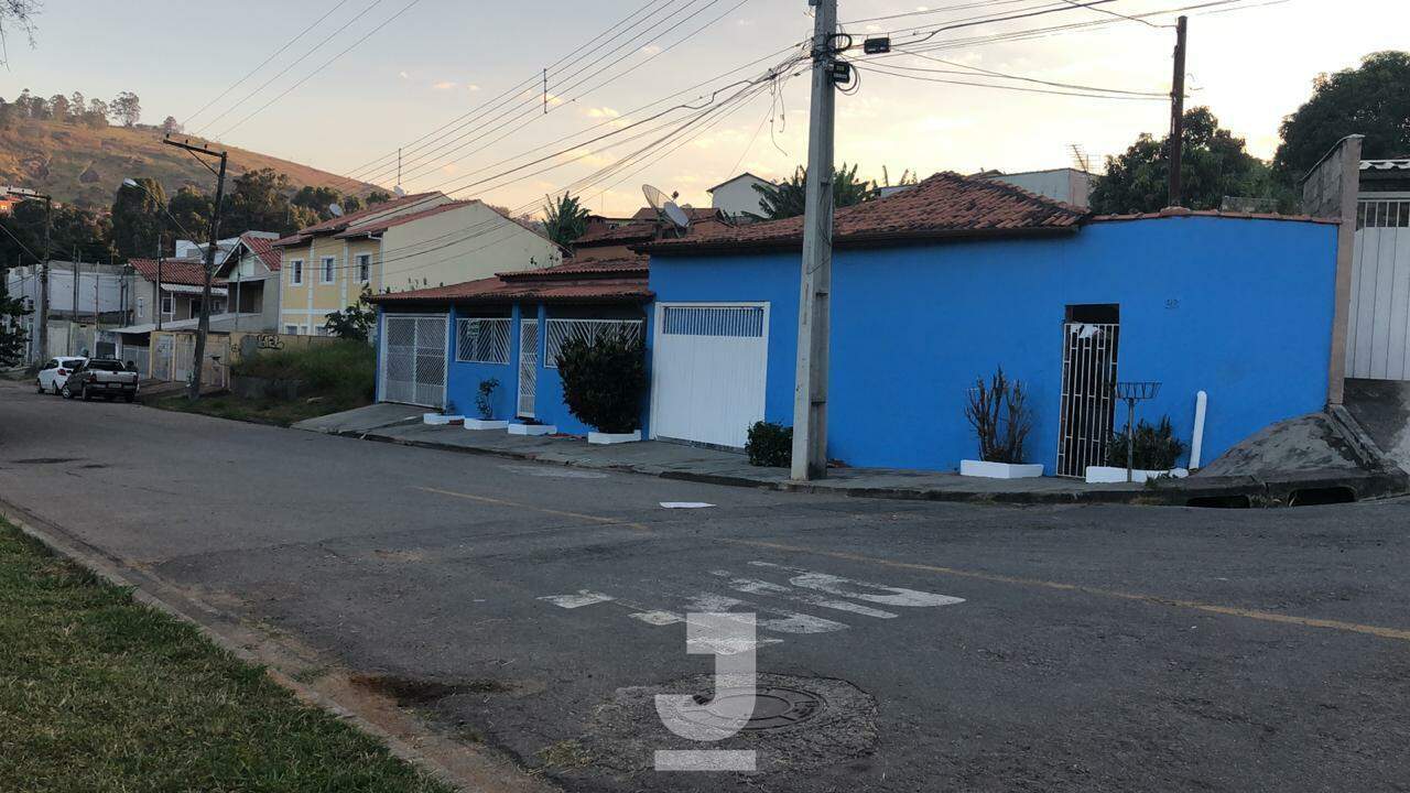 Casa à venda com 4 quartos, 320m² - Foto 1