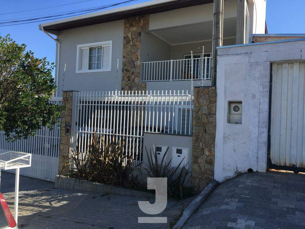 Casa à venda com 3 quartos, 250m² - Foto 1