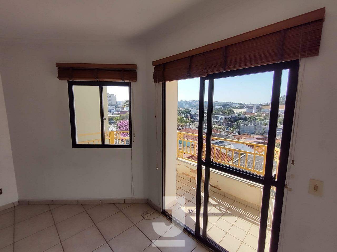 Apartamento à venda com 2 quartos, 78m² - Foto 2