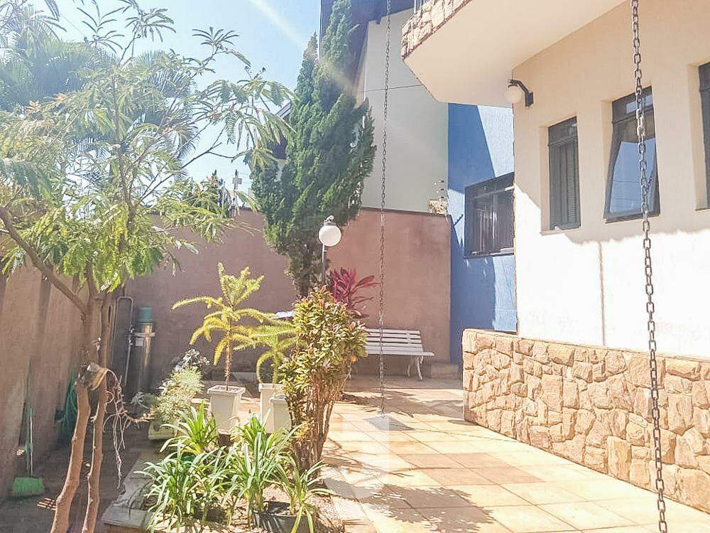 Casa à venda com 4 quartos, 295m² - Foto 2