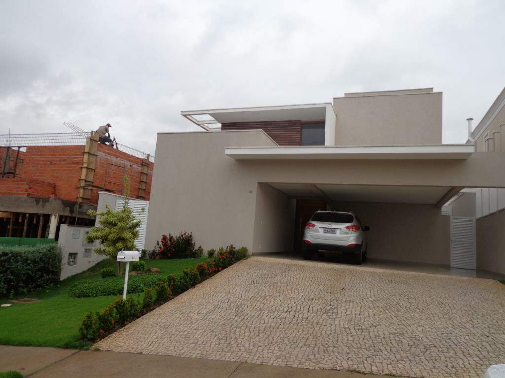 Casa de Condomínio à venda com 4 quartos, 290m² - Foto 1