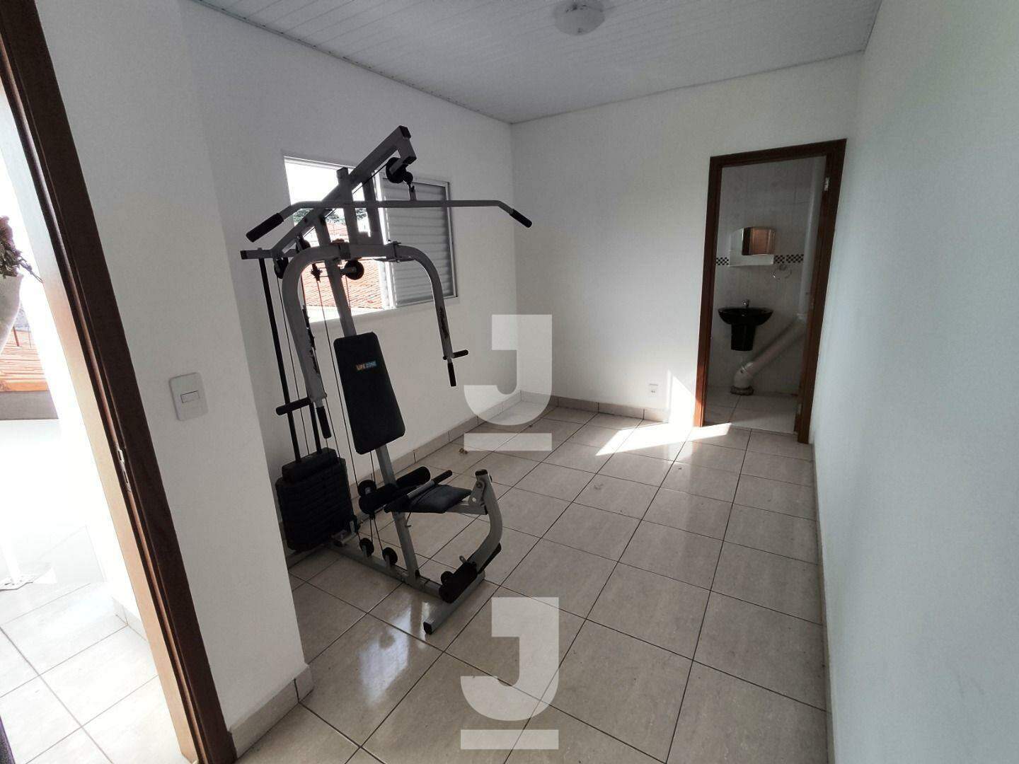 Casa à venda com 4 quartos, 120m² - Foto 1