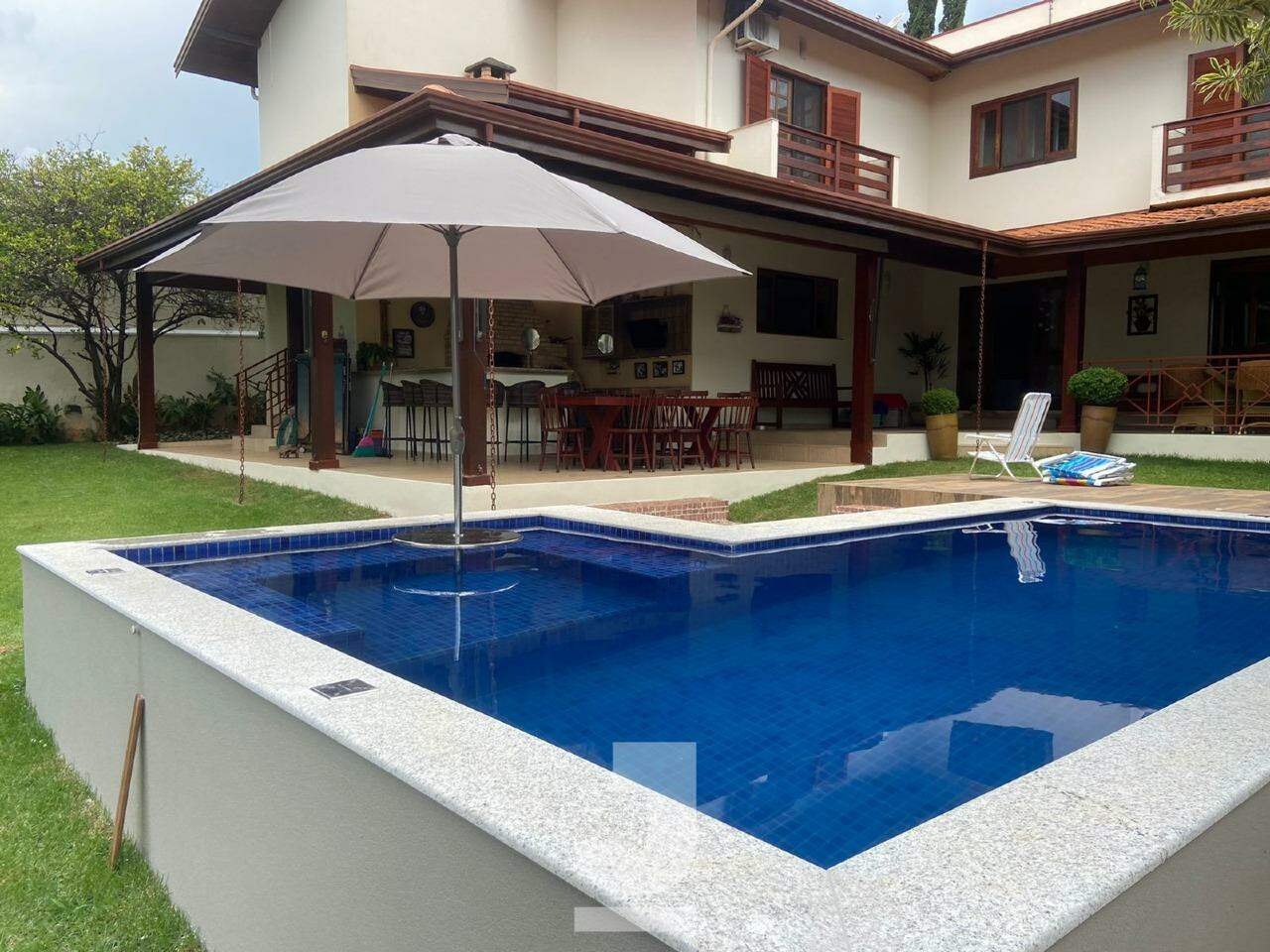 Casa de Condomínio à venda com 4 quartos, 446m² - Foto 1