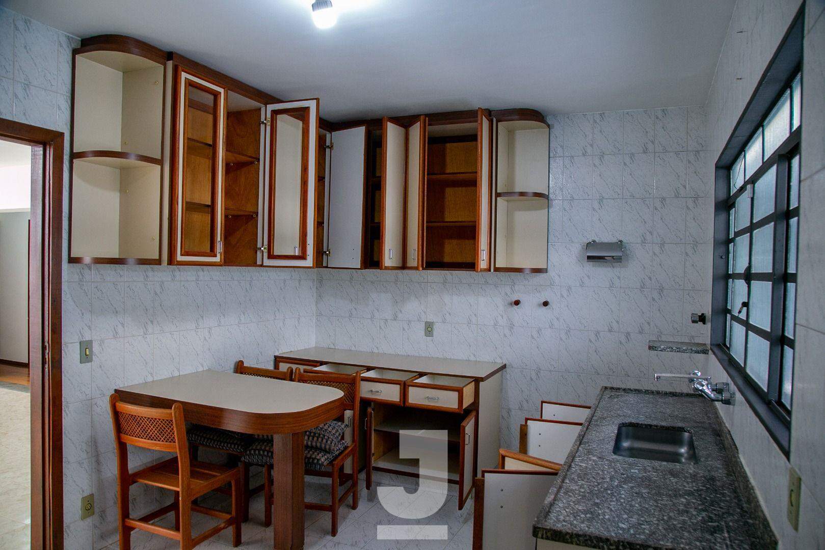 Casa à venda com 3 quartos, 189m² - Foto 4